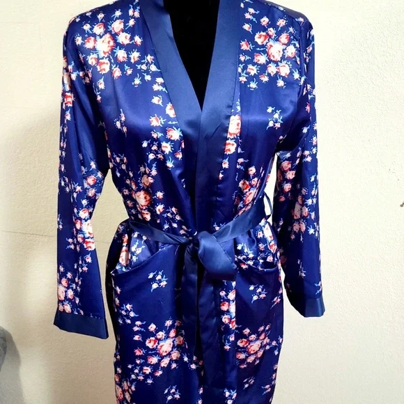 Morgan Lane Robe - Picture 1 of 4